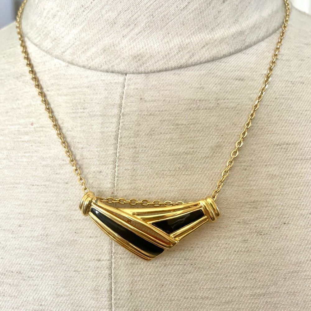 Marvella vintage gold tone and black pendant necklace